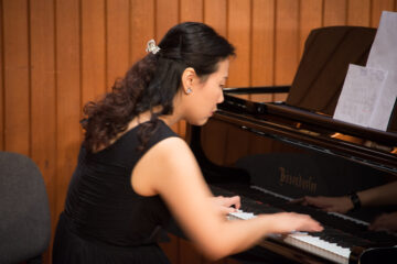 經驗鋼琴老師教授各級鋼琴及樂理課程